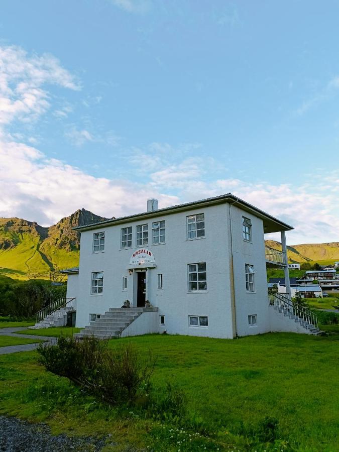 Arsalir Guesthouse Vik B&B ภายนอก รูปภาพ